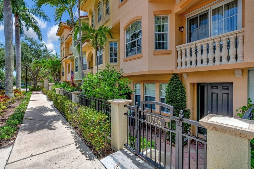 One-of-a-Kind Spectacularly Renovated ''Almafi Model'' that - Beach Townhome/Townhouse for sale in Palm Beach Gardens, Florida on Beachhouse.com