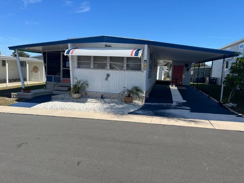 Completely furnished and ready to move in! Recently updated - Beach Home for sale in Dunedin, Florida on Beachhouse.com