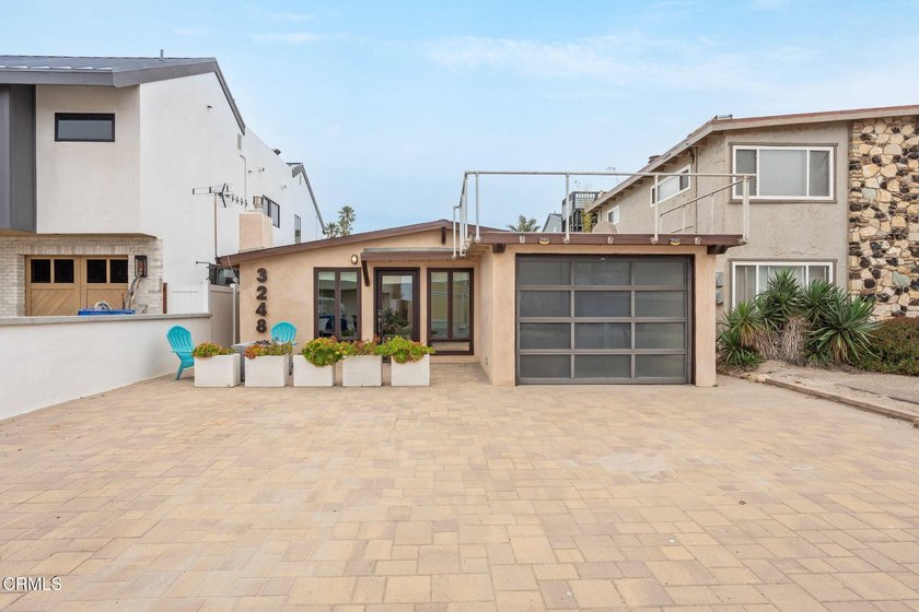 Best-priced beach house in Hollywood Beach! Move-in ready and - Beach Home for sale in Oxnard, California on Beachhouse.com