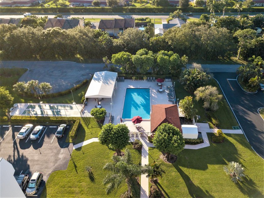 WELCOME TO THIS SPARKLING CONDO THAT HAS BEEN UPDATED - Beach Condo for sale in Lake Worth, Florida on Beachhouse.com