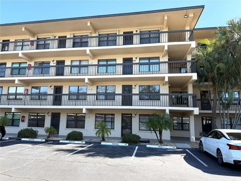 Absolutely gorgeous 3rd floor, 1 bedroom, 1 and 1/2 bath condo - Beach Condo for sale in Bradenton, Florida on Beachhouse.com