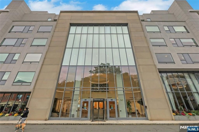 CHARMING AND MODERN DUPLEX TOWNHOUSE WITH AMAZING NYC VIEW - Beach Home for sale in Edgewater, New Jersey on Beachhouse.com