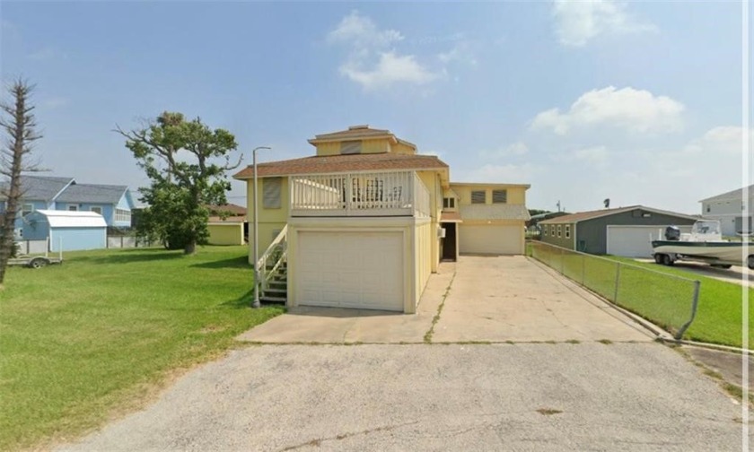 Unique Opportunity! This 2 lot property sits on a canal with a - Beach Home for sale in Rockport, Texas on Beachhouse.com