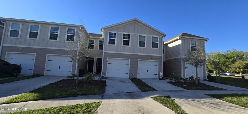 Gorgeous Townhouse in a great Neighborhood! Light and bright - Beach Townhome/Townhouse for sale in Jacksonville, Florida on Beachhouse.com