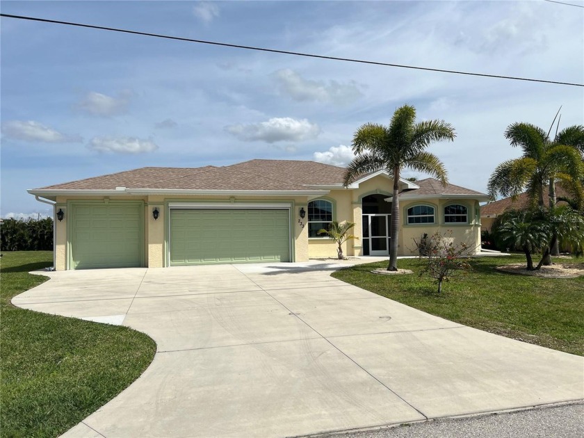 Large 3 Bedroom Pool Home.  Custom built by Hampshire Homes - Beach Home for sale in Rotonda West, Florida on Beachhouse.com