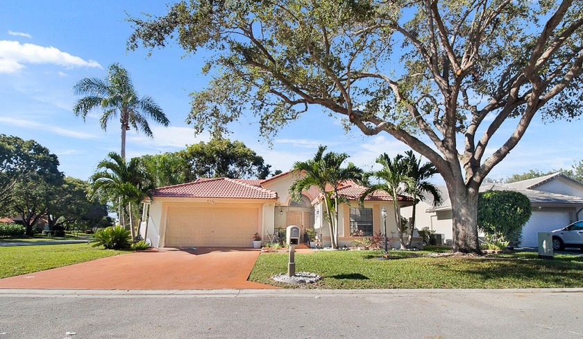 Welcome to this beautiful Single-Family home on a premium corner - Beach Home for sale in Boynton Beach, Florida on Beachhouse.com