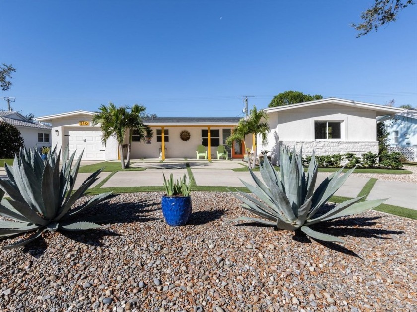 Charming Venice Island retreat with perfect location, low - Beach Home for sale in Venice, Florida on Beachhouse.com