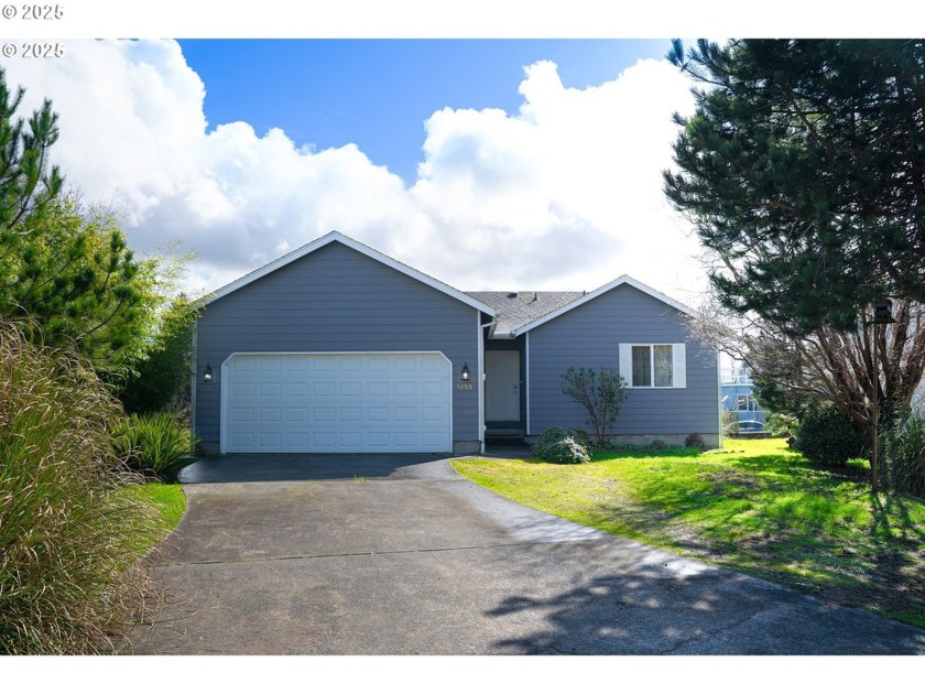 Charming 3-Bedroom Ranch Home with Necanicum River Views in - Beach Home for sale in Seaside, Oregon on Beachhouse.com
