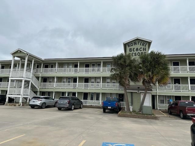 Stunning Rockport Condo! The open layout welcomes you into the - Beach Condo for sale in Rockport, Texas on Beachhouse.com