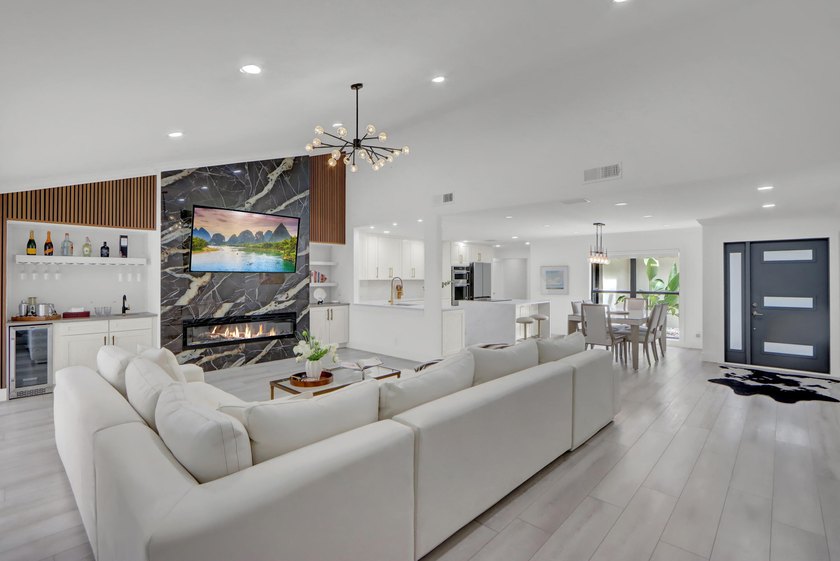 Welcome to 39 Edinburgh, a completely renovated luxury residence - Beach Home for sale in Palm Beach Gardens, Florida on Beachhouse.com