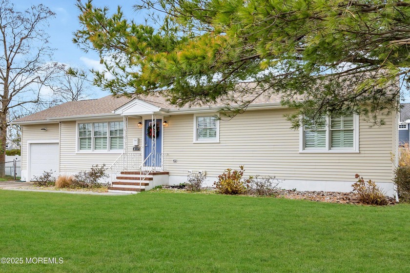 Exquisitely renovated ranch in Spring Lake Heights, offering - Beach Home for sale in Spring Lake Heights, New Jersey on Beachhouse.com