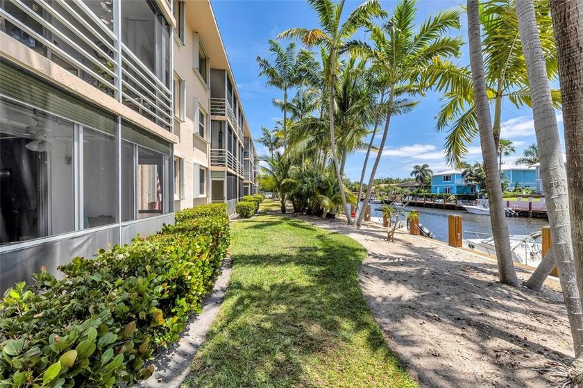 Beautiful waterfront condo in Lighthouse Point Plaza! This - Beach Condo for sale in Lighthouse Point, Florida on Beachhouse.com