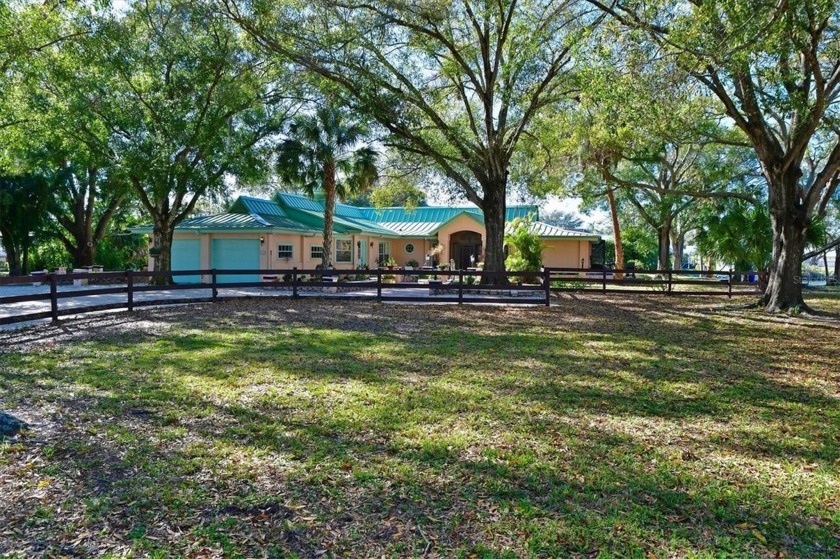 Unique opportunity for a 4-5 bedroom lakefront compound on over - Beach Home for sale in Bradenton, Florida on Beachhouse.com