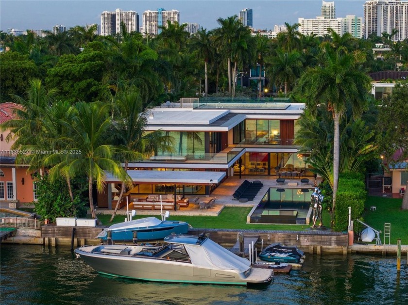RARE VENETIAN ISLANDS TROPICAL MODERN WATERFRONT ESTATE WITH - Beach Home for sale in Miami Beach, Florida on Beachhouse.com