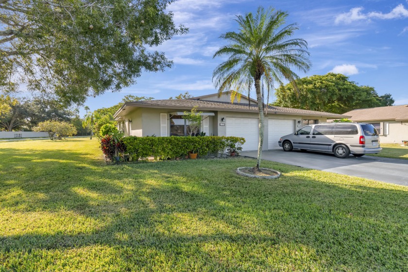 FULL RESERVES in Chanteclaire! This lovely 2/2 ''Villa Style'' - Beach Condo for sale in Boynton Beach, Florida on Beachhouse.com