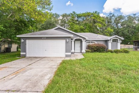 Under contract-accepting backup offers. Fantastic single-family - Beach Home for sale in Spring Hill, Florida on Beachhouse.com