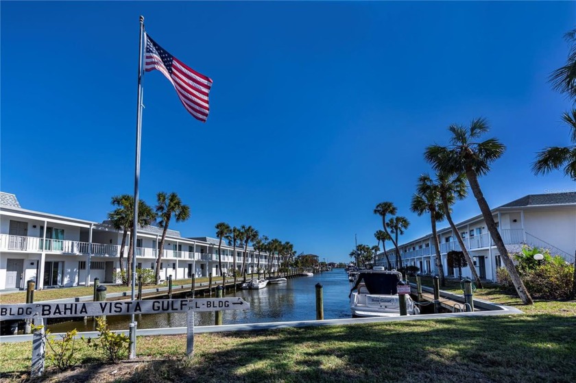 This 1 bedroom, 1 bath condo is a blank canvas waiting for your - Beach Condo for sale in Venice, Florida on Beachhouse.com