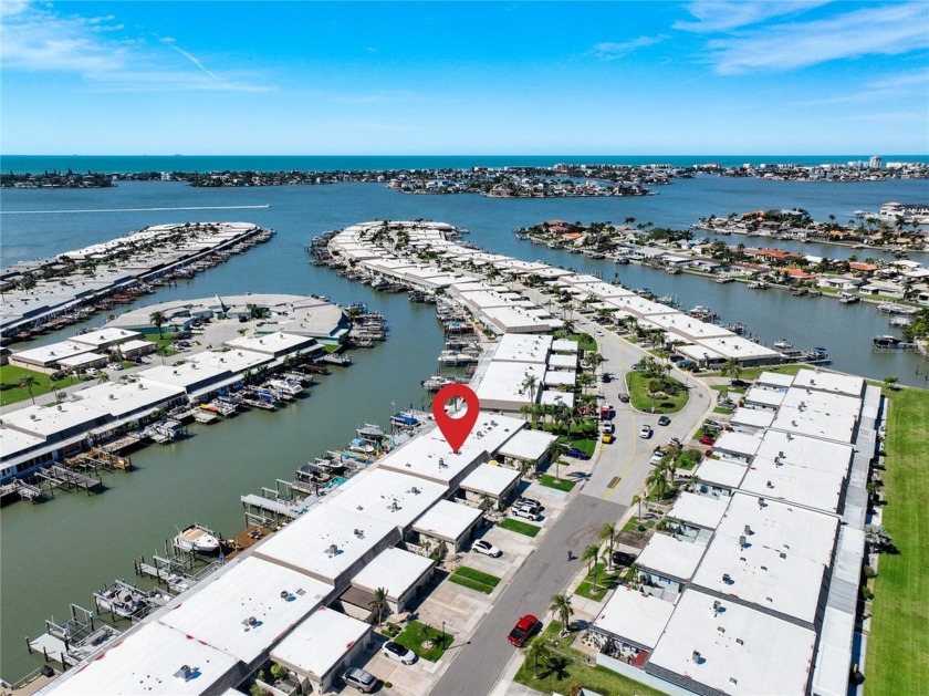 Welcome to waterfront paradise! This fully renovated and updated - Beach Condo for sale in St. Petersburg, Florida on Beachhouse.com