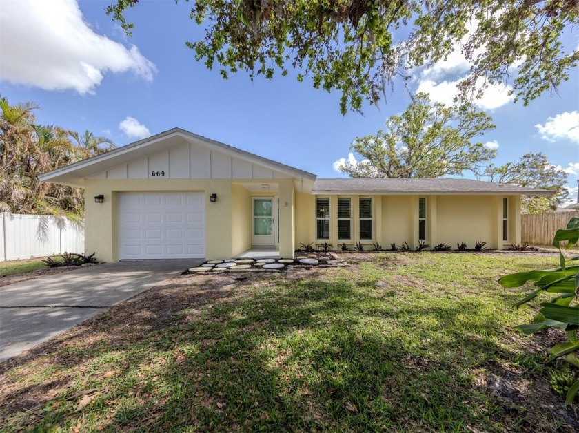 One or more photo(s) has been virtually staged. GREAT - Beach Home for sale in Venice, Florida on Beachhouse.com