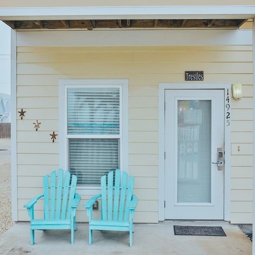 POOLSIDE TOWNHOME....This relaxing and spacious townhome is the - Beach Townhome/Townhouse for sale in Corpus Christi, Texas on Beachhouse.com