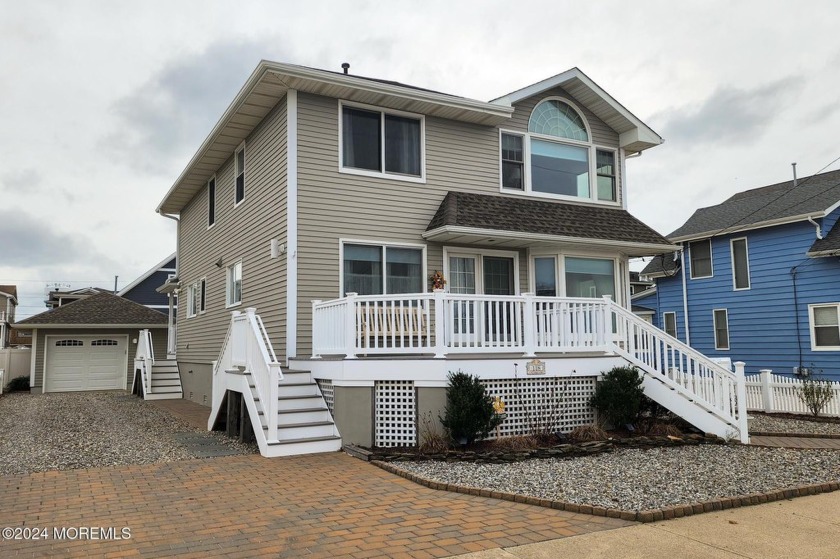 Spectacular open bay views abound in this 5 bedroom 2 and a half - Beach Home for sale in Lavallette, New Jersey on Beachhouse.com