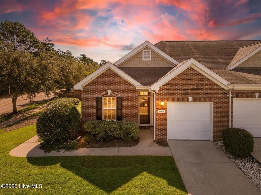 Welcome to 1001 Avenshire Circle, a beautifully maintained - Beach Townhome/Townhouse for sale in Wilmington, North Carolina on Beachhouse.com