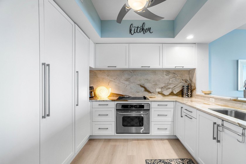 Stunning 2BR / 2.5 BA condo, impeccably updated & maintained! - Beach Condo for sale in Riviera Beach, Florida on Beachhouse.com