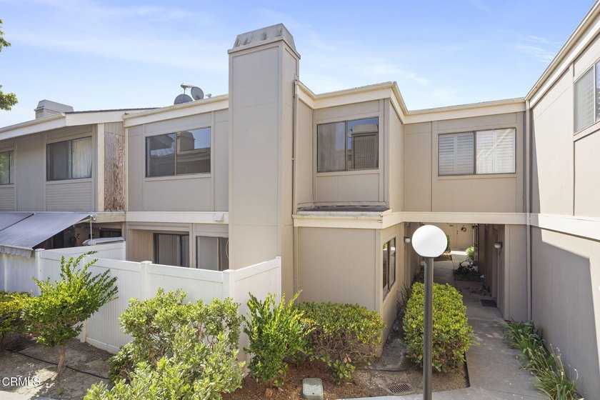 Welcome to 1466 San Simeon Way #4, a beautifully refreshed condo - Beach Condo for sale in Ventura, California on Beachhouse.com