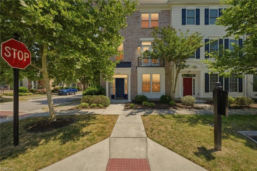 Welcome to Yorktown's highly sought after Nelsons Grant - Beach Townhome/Townhouse for sale in Yorktown, Virginia on Beachhouse.com