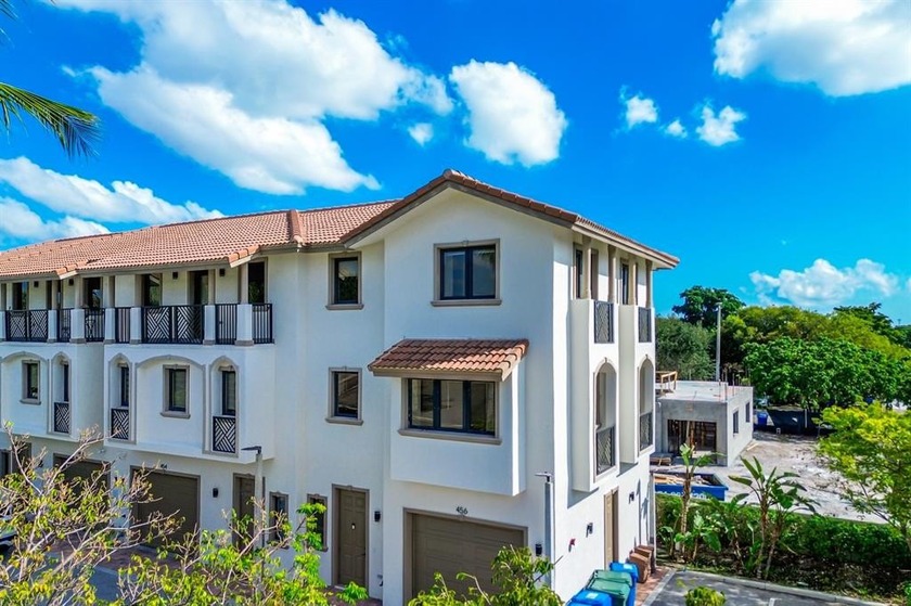Almost new (4 years old) townhouse in pristine condition in a - Beach Townhome/Townhouse for sale in Oakland Park, Florida on Beachhouse.com