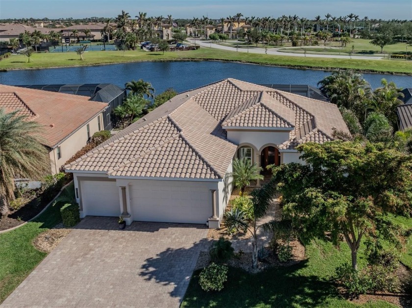 BEAUTIFUL SAM RODGERS BUILT POOL HOME! Premium, custom pool home - Beach Home for sale in Venice, Florida on Beachhouse.com