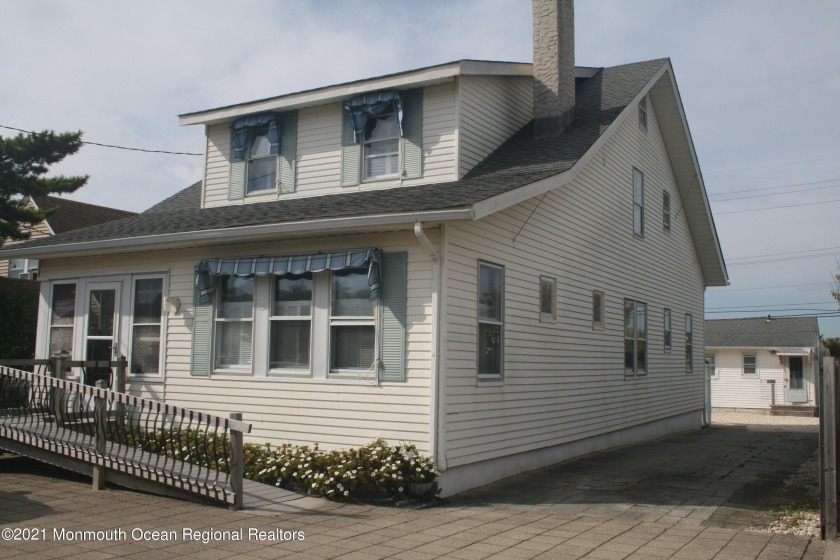 This unique property has a single family home with additional - Beach Home for sale in Mantoloking, New Jersey on Beachhouse.com
