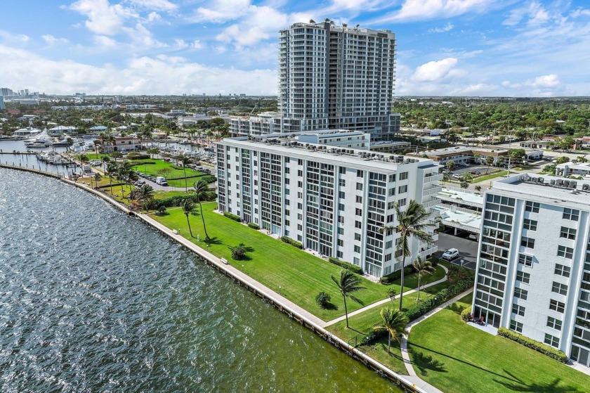 Your new Freshly Painted Condo End Unit has major up-to-date - Beach Condo for sale in Lake Park, Florida on Beachhouse.com