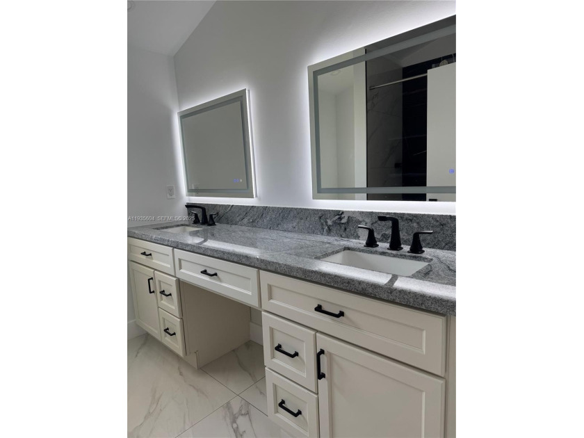 Beautiful lakefront turnkey hidden gem, within 1 mile to the - Beach Home for sale in Dania, Florida on Beachhouse.com