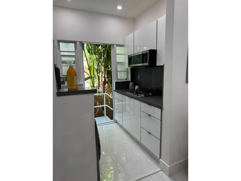 Completely renovated 1 bedroom, 1 bath corner condo featuring - Beach Condo for sale in Miami Beach, Florida on Beachhouse.com