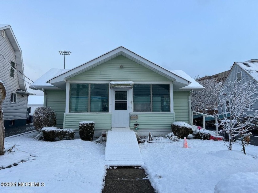 Handy man special! House has lots of potential! Located on very - Beach Home for sale in Long Branch, New Jersey on Beachhouse.com