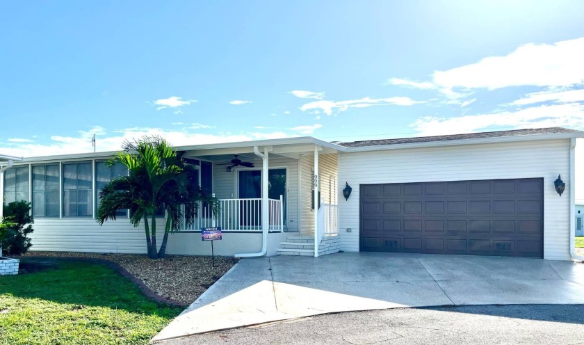 Dreaming of buying a Palm Harbor home? This one built in 2002 - Beach Home for sale in Venice, Florida on Beachhouse.com