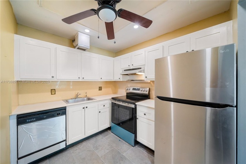 PRICE REDUCTION!!!!!! Beautiful apartment 2 Bedrooms  1.5 - Beach Condo for sale in Pembroke Pines, Florida on Beachhouse.com