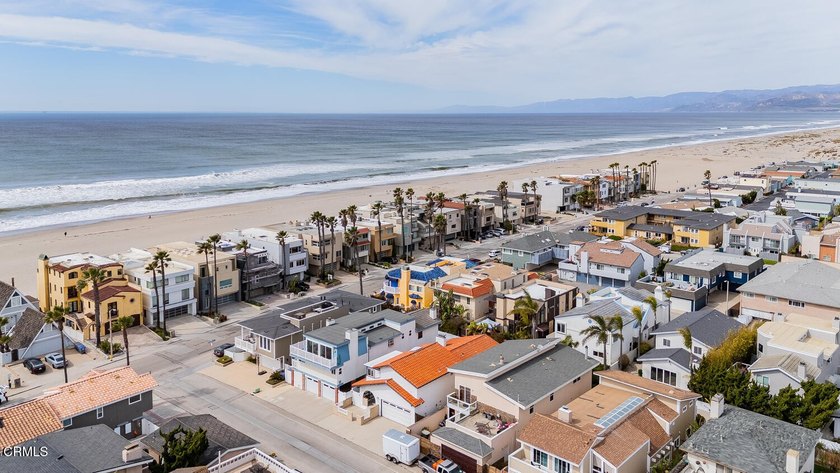 Just 3 houses in from the beach! Don't miss out! Welcome to - Beach Home for sale in Oxnard, California on Beachhouse.com
