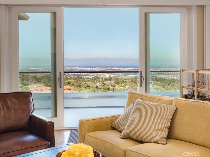 VIEWS, VIEWS, VIEWS! The Frank Lloyd Wright's architectural - Beach Home for sale in Rancho Palos Verdes, California on Beachhouse.com