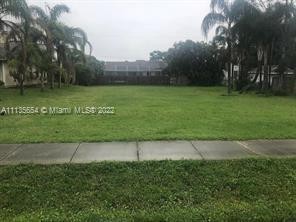 Beautiful and well-priced residential lot in Central Vero Beach - Beach Lot for sale in Vero Beach, Florida on Beachhouse.com