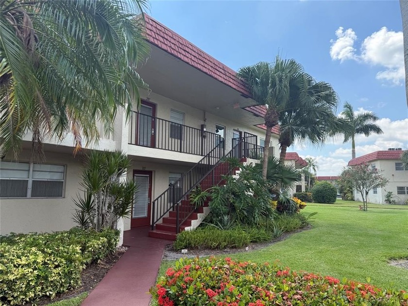 Beautifully updated and furnished 2 bedroom 2 bath condo in a - Beach Condo for sale in Delray Beach, Florida on Beachhouse.com