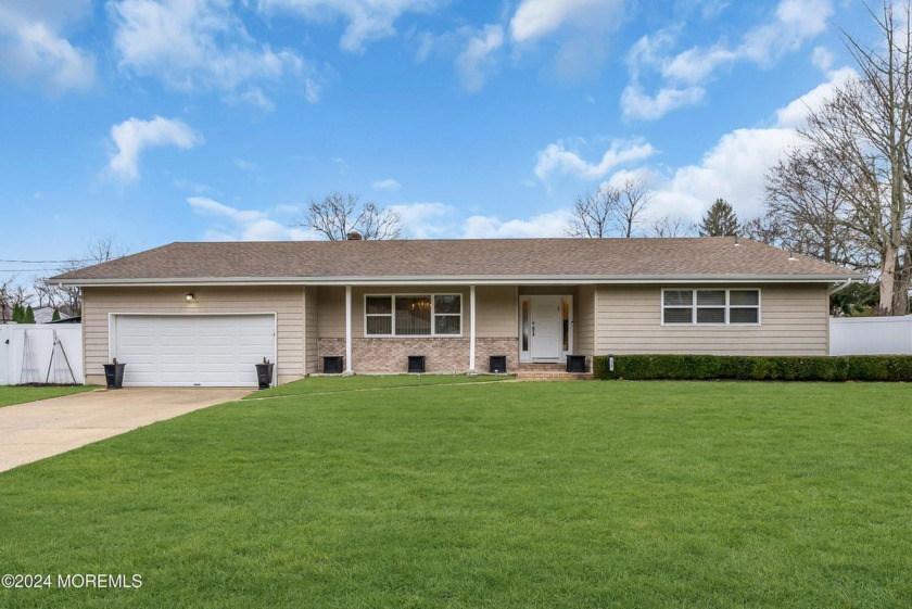 IMPECCABLY DECORATED AND UPDATED RANCH IN THE HEART OF OAKHURST! - Beach Home for sale in Oakhurst, New Jersey on Beachhouse.com