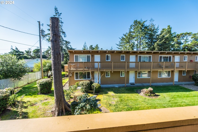 This charming 1 bedroom, 1 bathroom condo is located on the East - Beach Condo for sale in Florence, Oregon on Beachhouse.com