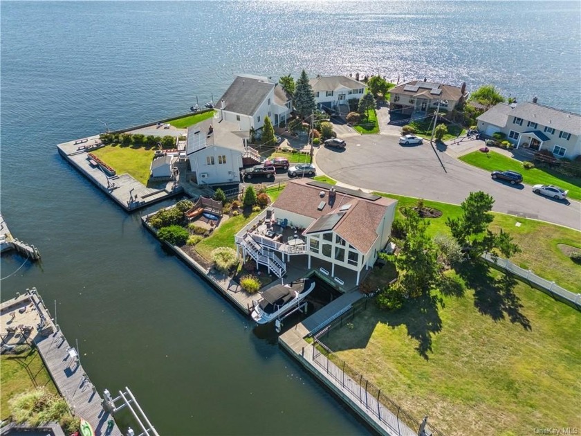 Welcome to this beautiful 3-4 bedroom, 2-bath waterfront home in - Beach Home for sale in Babylon, New York on Beachhouse.com