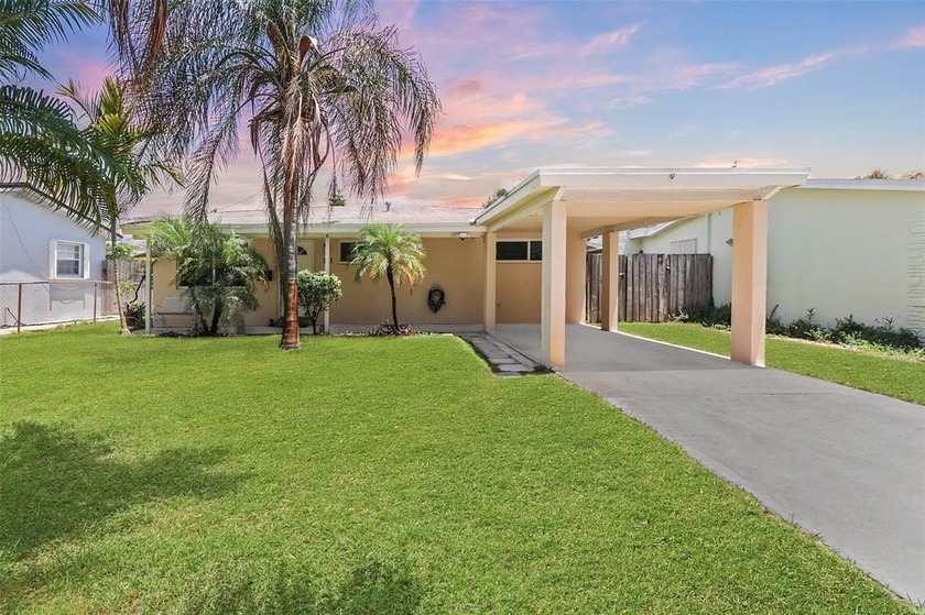 Beautifully updated 2-bedroom, 2-bath single-family home in a - Beach Home for sale in Oakland Park, Florida on Beachhouse.com