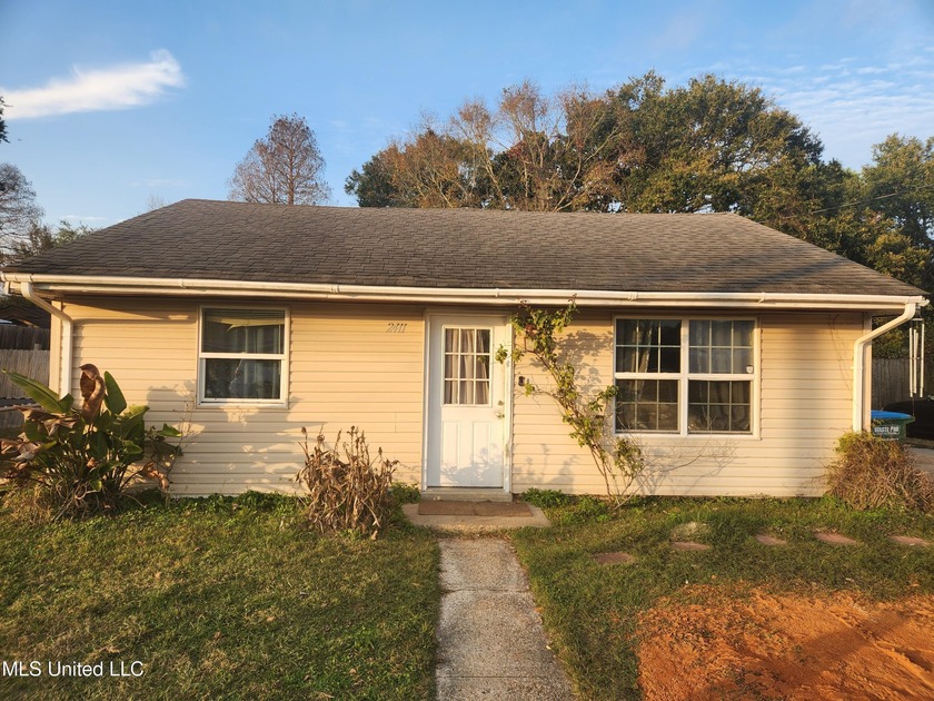 excellent starter home. Minutes from the beach in Mississippi's - Beach Home for sale in Pascagoula, Mississippi on Beachhouse.com