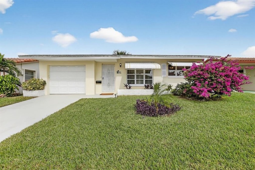 Bright & Spacious 2-Bedroom Gem on Wide Canal in The Mainlands! - Beach Home for sale in Tamarac, Florida on Beachhouse.com