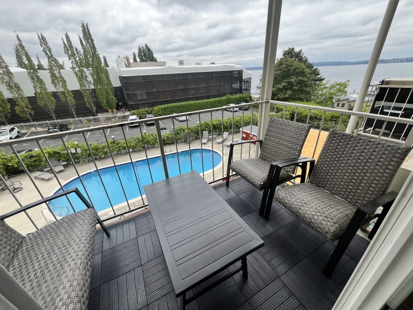 Lakeview condo steps to famous Lake Street - Beach Vacation Rentals in Kirkland, Washington on Beachhouse.com