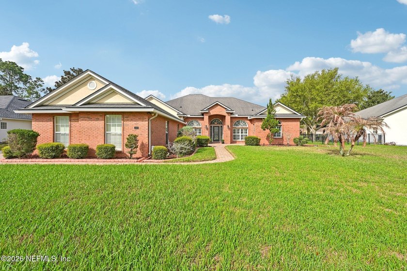 Beautifully maintained home w/ stunning lake views & exceptional - Beach Home for sale in Saint Johns, Florida on Beachhouse.com